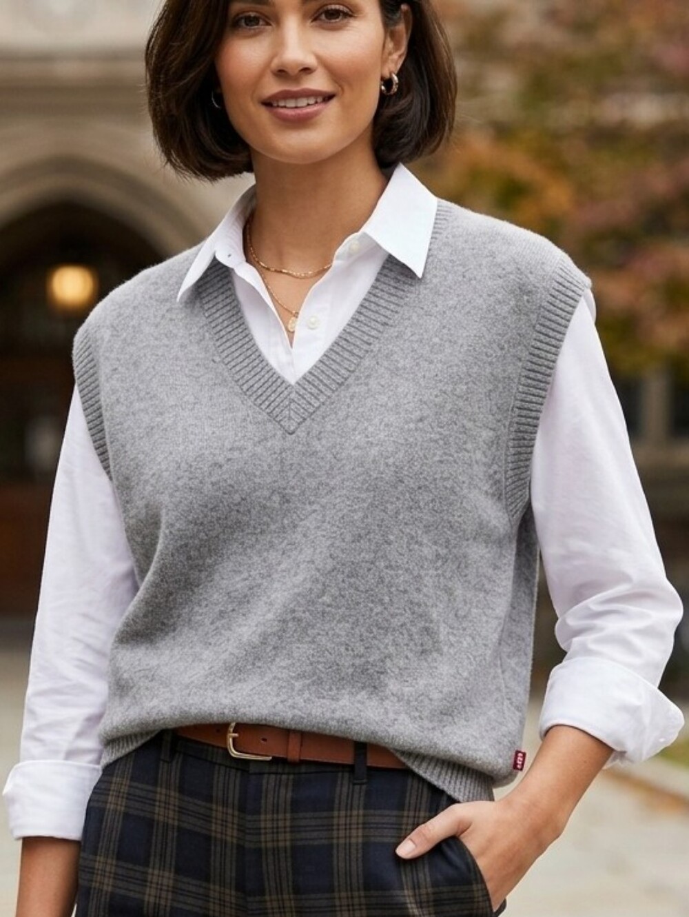 Levi's V-Neck Sweater Vest Women Large Gray Knit Ribbed Trim Preppy Old Money